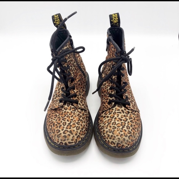 Doc Martens Delaney Fabric Leopard Boot SZ 2 US - Picture 2 of 3